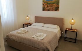 Mondello Felix - Appartamenti In Villa A 600M Dal Mare